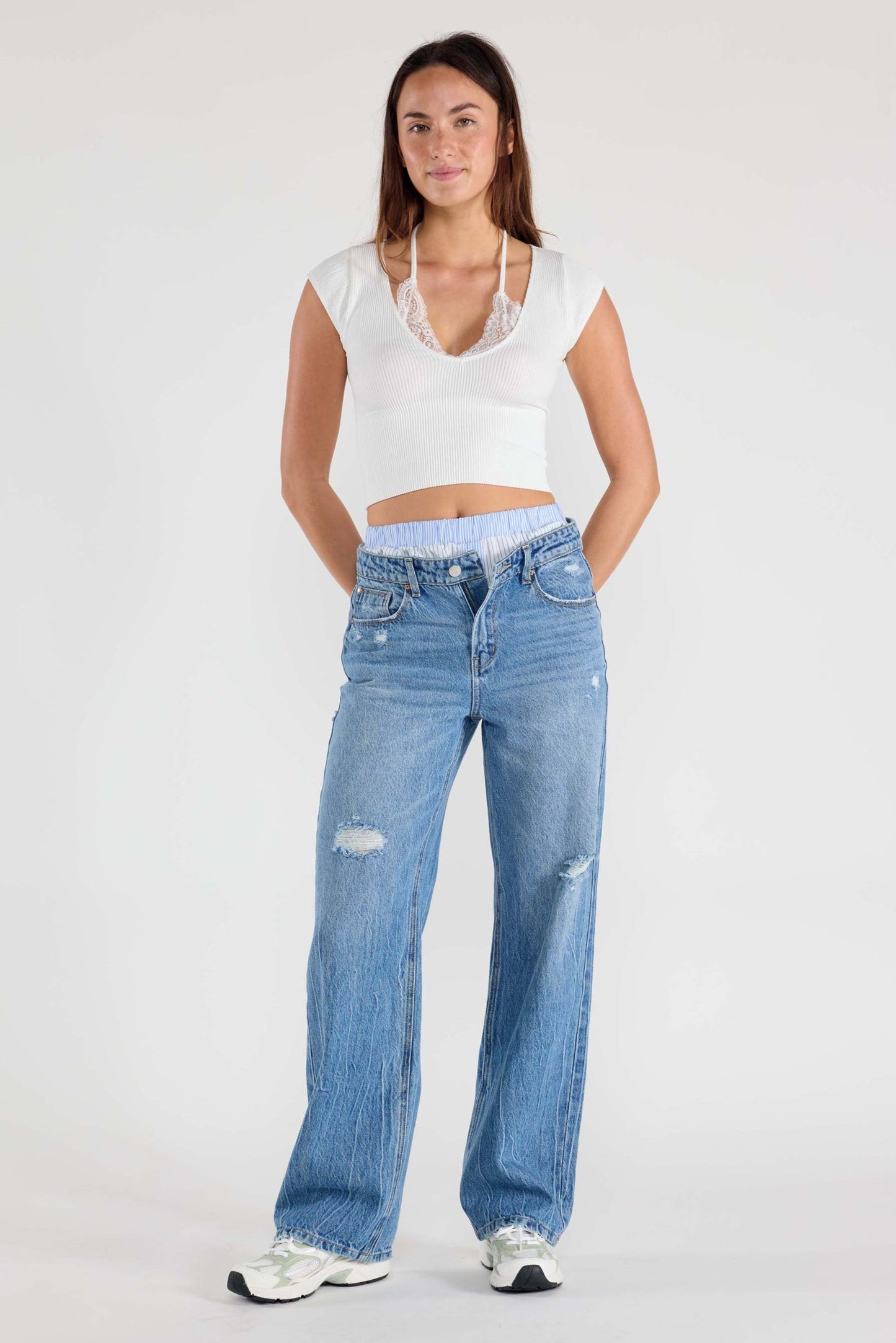 Low Waist Relaxed Straight with Tie Wash