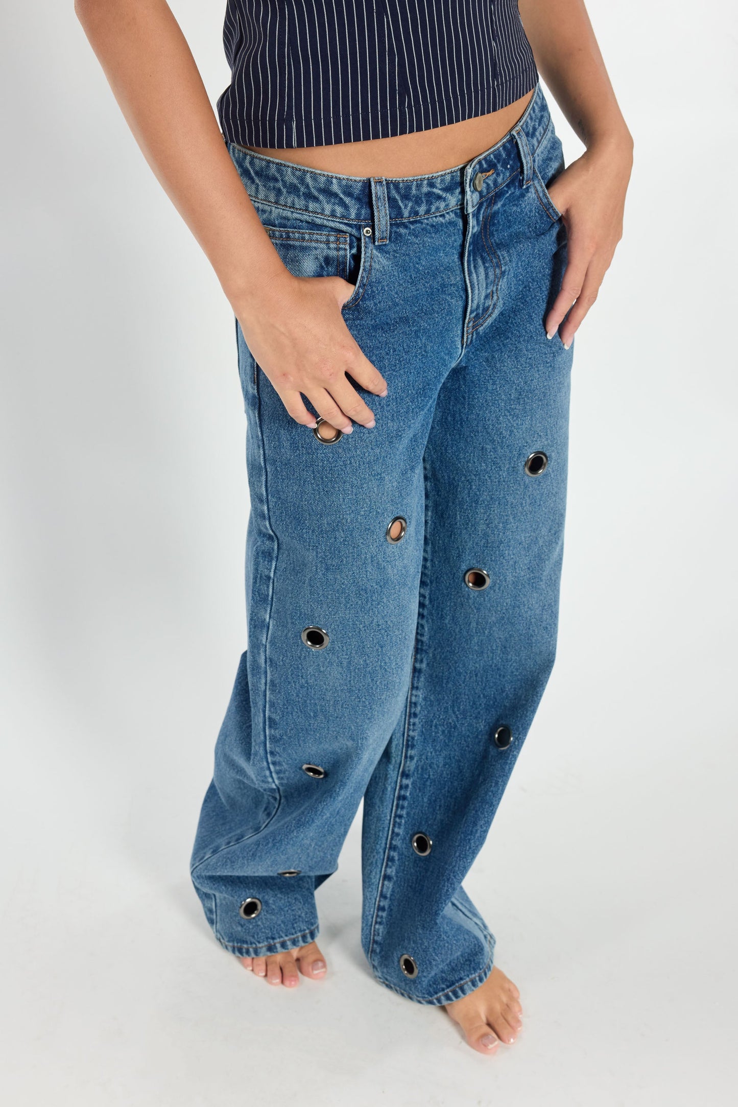 Low Waist Wide Leg with Big Eyelet Detail